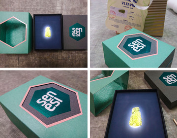 dárková krabička pro vážené partnery s vnitřním LED podsvětlením, která vznikla ve spolupráci s Muzeem vltavínů v Českém Krumlově